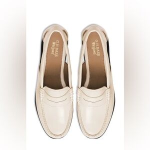 G.H.BASS 
Whitney Weejun Cutout Penny Loafer Size 9